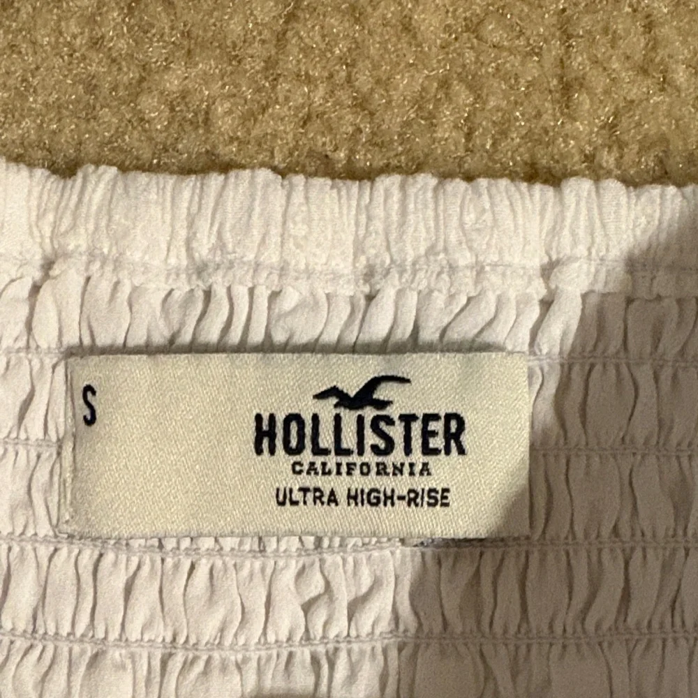Hollister White Mini Skirt - Picture 2 of 3